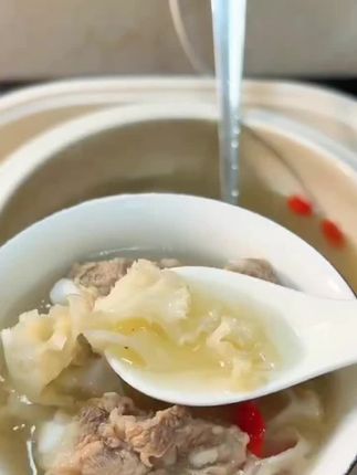 绣球菌 这个绣球菌真的好好吃,白白嫩嫩的,吃法也很多,可以凉拌,炒着吃,煲汤喝,还可以做小甜汤,口感脆脆嫩嫩,每一朵都很新鲜,入口爽滑,味道好,口感好,好吃极了#绣球菌 #绣球菌的吃法