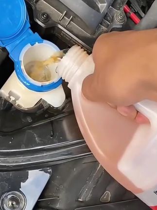 #玻璃水 乙醇汽车玻璃水去油膜虫胶防冻四季通用夏季雨刮雨刷强力去污车用#汽车玻璃水 #去污玻璃水 #强力玻璃水 #去油膜玻璃水