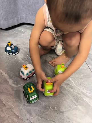 工程车套装按压玩具,孩子拿到手高兴坏了,赶紧入手一套吧#自己玩的不亦乐乎 #益智玩具 #男孩玩具 #根本停不下来 #工程车玩具