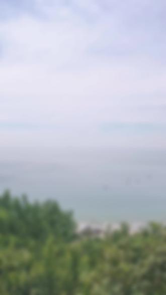 耶稣山因山顶矗立着一座巨型基督像而得名,该基督像高约32公尺,展臂长达18公尺,被誉为“亚洲最大的耶稣像”之一。雕像面向大海,象征基督张开双臂迎接万民。美国1971年建成!#头顿耶稣山 #越南 #头顿海滩