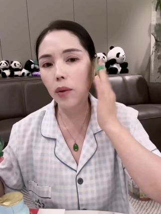 植物主义气垫bb霜水润肤色粉底素颜底妆彩妆准孕妇适用#气垫bb霜推荐 #水润遮瑕 #植物主义气垫 #彩妆推荐 #提亮肤色