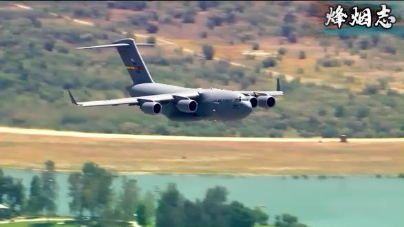 4分钟带你了解这台空中巨无霸,C-17的内部细节。 #C-17 #运输机