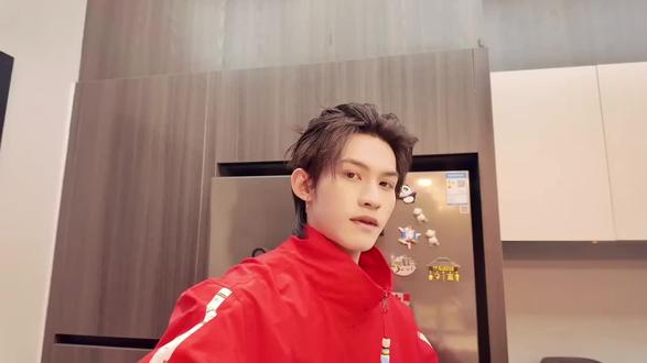 郝熠然和小高一起包饺子哈哈#郝熠然#追星日常