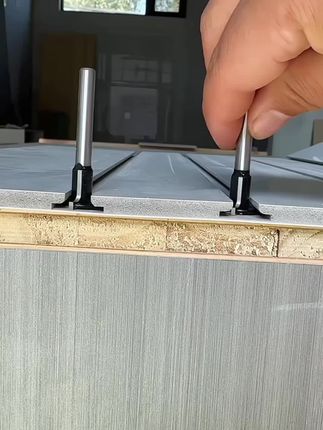 有了这个碳晶板圆弧折弯刀以后做直角圆弧转角就方便多了,装在修边机上就可以使用#五金工具 #碳晶板折弯 #装修工具 #木工 #有了这个碳晶