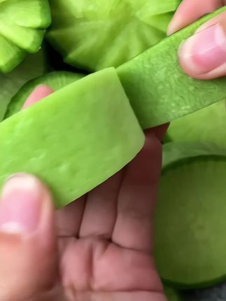 山东潍坊正宗的水果萝卜!脆甜多汁,生吃水果萝卜的快乐谁懂啊!现摘产地直发巨新鲜!#青萝卜 #新鲜#优质农产品#水果萝卜 #脆甜多汁