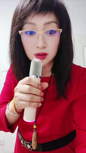 女神节将至,心情非常好!
几句祝福,再加上一曲《女人花》清唱,送给我们可爱的女同胞们。过往风雨皆为序章,未来岁月#女人花#女神节快乐