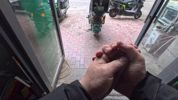 老铁e10售后平叉全过程 感谢信任 #骑士维修站 #黑骑士更高端的外卖车 #黑骑士e10 #外卖小哥 #这也能开播