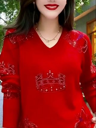 女人啊,你不打扮自己一次,你都忘了自己有多美。这款二零二五新款时尚镶钻针织衫专为妈妈们设计,宽松大码版型,穿着自在舒适。从八十斤穿到一百八十斤,包容各种身材,精致镶钻设计,为简约增添华丽感,百搭又减龄。秋天单穿优雅又时尚,打底配外套也很好看,有三个颜色,穿上它在秋天美丽又温暖。有喜欢的姐妹赶紧下方小黄车给婆婆妈妈抢上两件换着穿。