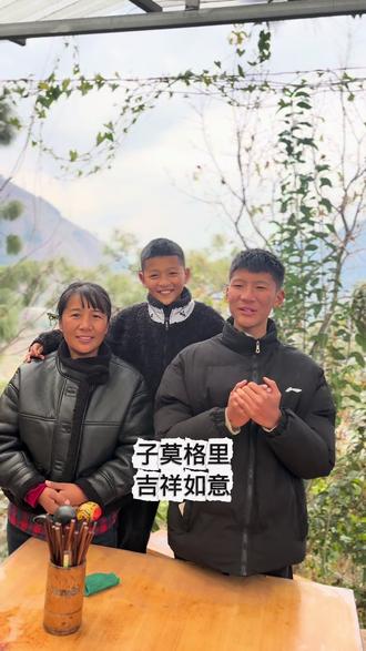 各族儿女共绘新春团圆花圈#辞旧岁迎新年