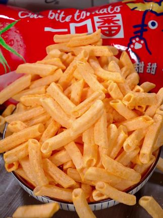 喜盈盈鲜虾条,这么大一包才这个价,真的好划算,酥脆鲜香真的巨好吃#虾条
