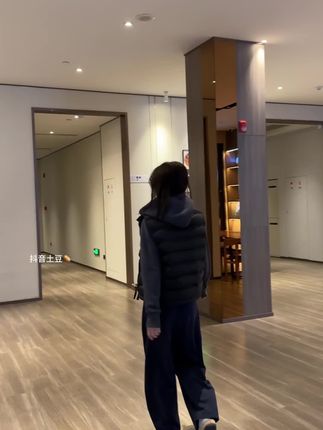 我们从来都不懂离别有多重 直到某天冷空气裹挟着回忆涌入