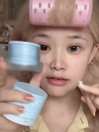 底妆这块就没人能卷过luckplus!新升级凉感#贴贴霜 添加清凉因子,冰冰凉凉超级清爽!非常适合夏天上妆容易卡粉斑驳的姐妹#底妆 #保湿 #妆前 #无限回购的宝藏单品