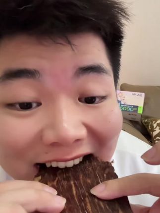 你羊弟除了自己的产品外,很少推荐别的产品,但是这个牛排脆强力安利!香酥脆爽闭眼入,非常好吃!好吃得根本停不下来 #安格斯牛排脆#爱理财的小羊