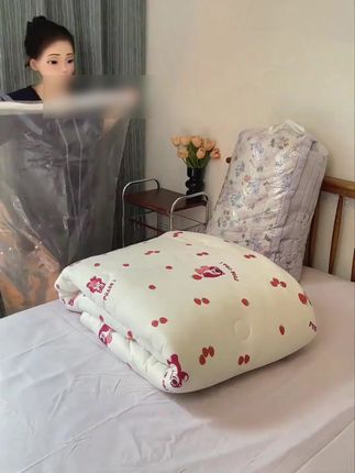 换季啦!夏天薄衣薄被就用这束口收纳袋!容量大还防尘防潮,太方便 #被子收纳袋 #衣服收纳 #收纳整理 #秋季主打简单干净氛围感