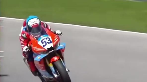 6辆改写历史的摩托车,最绝的是第一辆。 从没骑过摩托的人居然也疯狂爱上它。本期视频献给每个勇敢追逐梦想的你!有梦想就去追,因为勇敢我的人生更精彩!#张雪 #张雪机车 #820RR #哈雷戴维森 #宝马