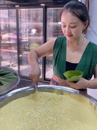 一年一季的新玉米浆粑粑做好啦,口感松软细腻,满满的都是玉米的香味,,吃一个满满的饱腹感,想减肥的亲们一定得多吃粗粮#粗粮粑粑 #老家的味道