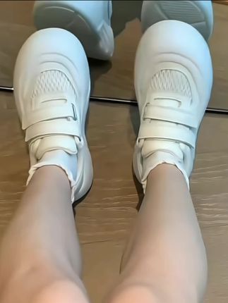 薄款百搭配裙子小白鞋女款2025新款夏季透气网面厚底魔术贴鞋 #小白鞋 #透气舒适 #夏季新款 #女鞋推荐 #好穿不累脚 @DOU+小助手