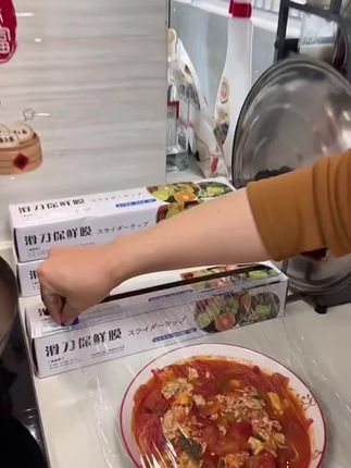 滑刀式PE食品切割器一次性家用食品级保鲜膜厨房耐高温大卷装盒装#保鲜膜 #保鲜膜套 #滑刀式保鲜膜 #厨房好物 #在抖音入手的好东西