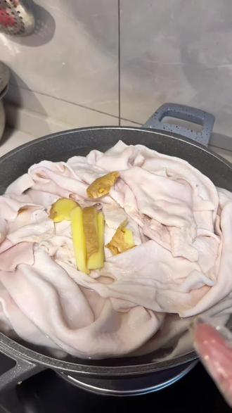 猪皮冻大成啦哈哈,这下子可以实现猪皮冻自由啦#美食 #猪皮冻家常做法