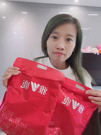#爱叭叭的舒心#雅鹿保暖裤#好物分享 冬天到了,快给家里的男人准备这条雅鹿保暖裤吧!它采用了先进的磨毛工艺,手感非常柔软舒服,而且还是加宽加大的弹力设计,穿着特别合身,不会有束缚感,关键是它的保暖效果很好,能让你在寒冷的冬天也能感受到温暖。赶快点击下方链接购买吧!