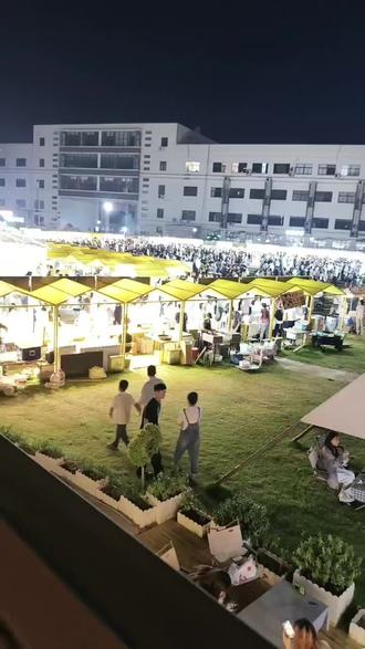 跟着表姐他们来安吉逛夜市了,好热闹啊