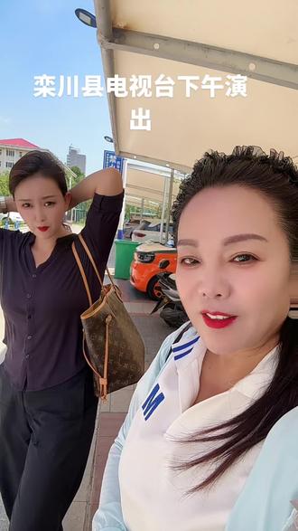 下午两点栾川县电视台剧场演出