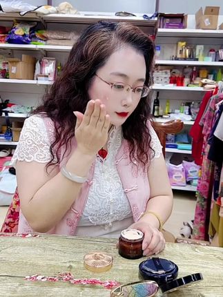 老杨自用款超级超级好用的贵妇膏,今天下方小黄车超级大福利,13.14元直接到手三大瓶开枪。#贵妇膏 #好物推荐🔥 #超便宜超划算 #热门