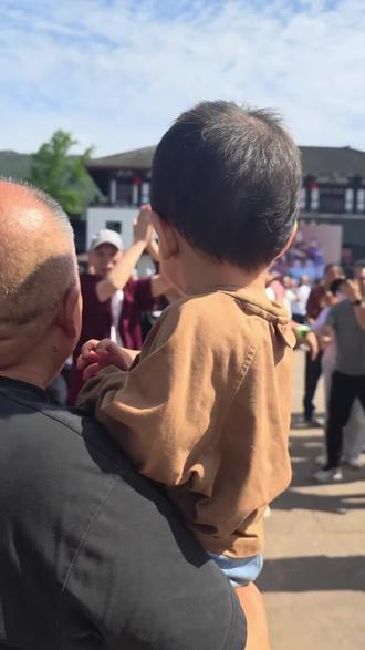 可惜你不来四川 你也不懂李伯清 #四川#成都#李伯清 #开满鲜花的高架桥 #人生就像一本无解的书