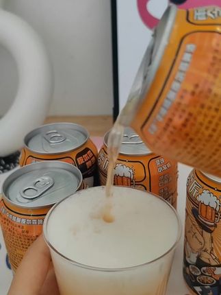 哇噻!想喝啤酒又怕糖的,可以试试这个零匠德式精酿酒,它是真正零糖零脂的精酿啤酒,经过35天双麦芽慢酿工艺发酵而成,好喝还没负担。趁活动赶紧多囤几箱!#夏日饮品 #啤酒#精酿啤酒 #无限回购的宝藏单品 #小趴菜氛围感微醺
