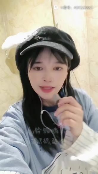 #翻唱歌曲 #周深#逃开夜幕 #作死挑战 今天是单位旅游的一天,我在明月山景区又是跳技能五子棋,又是给皇上跳舞按摩,又是被警衣卫按压,还被点名在舞台上表演摔跤(?)…咳咳咳…最开心的还是在现场唱《逃开夜幕》的时候!竟然!被一个超级好看的生米认出来了!!两个人直接抱在了一起哈哈哈哈,我带了可可和嫑嫑,她还给我拍了好多好看的照片😭和表情包(?)啊本来这歌,花腔部分都要放弃了,可是她说好可惜没听到我现场唱的完整版,想了想,还是想挑战下送给她!真的非常非常开心,晚上发这个视频给她的时候,一顿疯狂又真诚的夸我…虽然有很多瑕疵唱的不好也不介意我……想了想,毕竟前面有送给她的话,还是发了出来…真的很高兴认识你!!