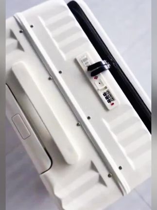 你们要的行李箱来了,登机箱,铝合金的行李箱,短途旅行,出差都很方便, 千万不要错过哦#好物种草 #带娃好物 #特产包#好产品分享 #生活小妙招
