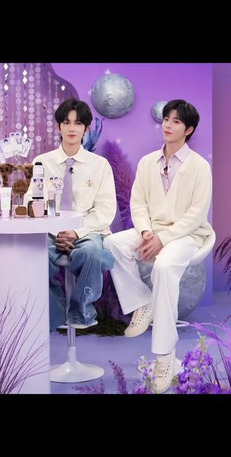 两个人一起吃过太多餐厅啦~#太甜了 #修可芙 #黄星 #邱鼎杰 #安利