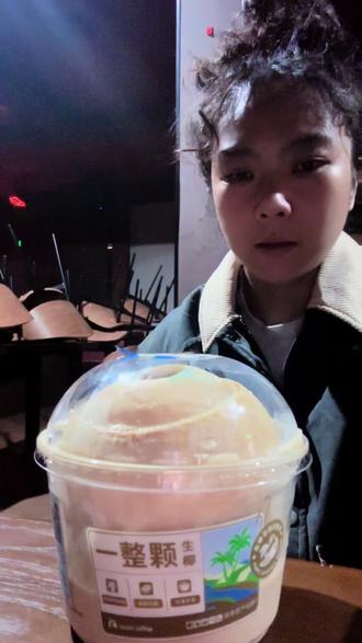 一整颗生椰🥥谁吃了?会回购吗?🥲#瑞幸新品 #一整颗生椰