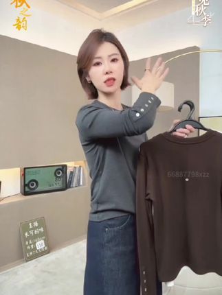 260g高弹力小纽扣长袖打底上衣,面料柔软舒适又保暖,好穿又好看#秋装新款 #秋装搭配#面料舒适保暖又高级 #百搭上衣太好看了人手必备一件
