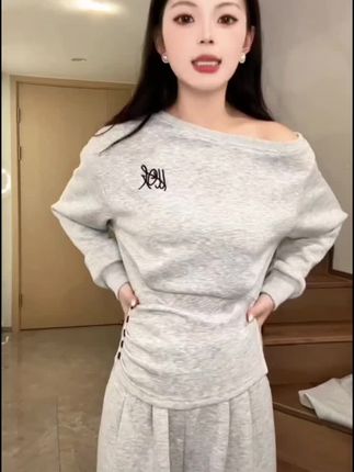 #男士神仙单品 韩系氛围感灰色休闲运动套装女春季短款收腰斜肩上衣阔腿裤两件套 #套装穿搭 #休闲套装 #两件套女装 #春季上新
