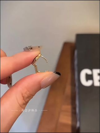 一眼就爱上的叶子耳扣 精致又高级 出门逛街随意搭配都好看#耳扣 #爱了爱了