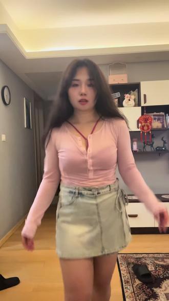 避雷丑衣服 这个套装太丑了 俗气的很#肉肉女生穿搭 #粉色上衣氛围感 #粉色上衣搭配白色短裤 #穿衣自由微胖女孩 #甜妹穿搭被我拿捏了