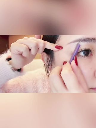 我真的不允许姐妹们还在用这种普通的修眉刀,不仅容易刮伤皮肤,还修不好眉形。我现在都在用这种双头的修眉刀,它的一头是大宽头,可以用来修大面积的杂毛外轮廓,另一头是小头,可以精修眉头、眉尾等细节部位,真的特别方便。喜欢的朋友赶紧点击下方链接下单吧!