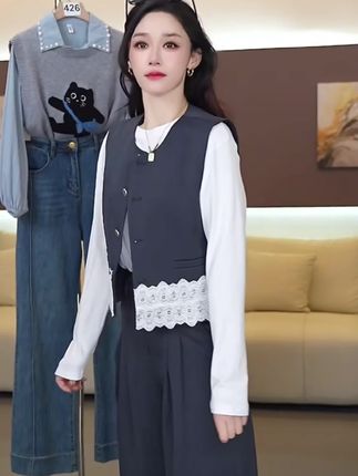 蕾丝拼接马甲阔腿裤套装女2025秋季新款氛围感气质宽松显瘦三件套#套装 #套装三件套 #穿搭分享 #时尚穿搭 #减龄气质 @抖音小助手