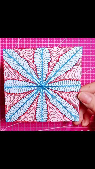 第八十五集—终于到流动这个图样了!!!它简直是禅绕画里的明星图样,谁画谁好看,画在哪里都好看,怎么画都好看。最开始画的时候我是想一笔完成的,但是那样很容易出错,而且对于这个叶片紧紧排列在一起的版本来说没有必要,所以按照自己舒服的方式去画也是很重要滴#真实生活分享官 #禅绕画基础图样 #禅绕画适合新手的100幅画