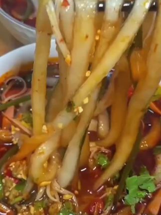 甘肃纯手工手擀粉天水麻辣烫袋装湿粉麻辣拌待煮带料,