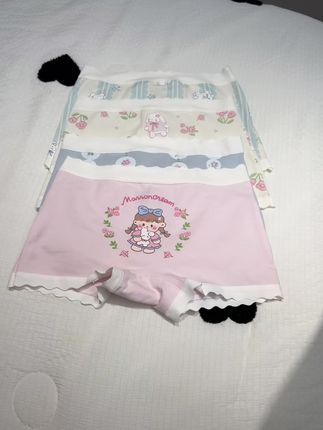 女孩子的内裤不要穿太久,每三个月就该更换一次,这种棉质的穿着更舒服更透气,面料软糯糯的很亲肤!弹力很大没有紧绷感,不卡裆不勒腿,孩子夏天穿真的太舒服了!#女童内裤 #面料柔软穿着舒适透气 #女童短裤 #轻薄透气 #超便宜超划算