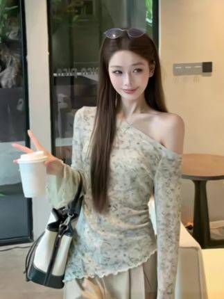 秋季新款木耳边山本风喇叭袖长袖耐磨T恤抹胸碎花修身打底#显瘦穿搭 #早秋贵气感穿搭 #减龄气质 #木耳边打底衫 #今日穿搭look
