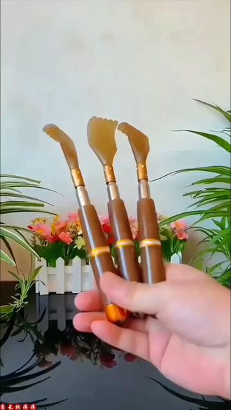 超好用的可伸缩牛角痒痒挠,携带方便,滚珠设计,软硬适中不伤皮肤,按摩挠痒痒太舒服了!##老头乐##挠背神器推荐##家用好物 #