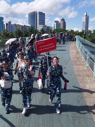 这是海南大学军训完回校的队伍,海南大学军训#场面壮观板