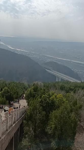 今天是2026年的正月十五,下午的3点河南洛阳伊川嵩县三清洞人还挺多