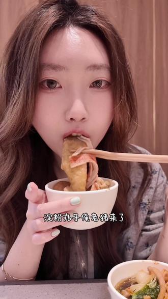 女大勇闯龙歌之12月新品大测评!附上diy攻略
我最满意黑芝麻大福,已剧透
看看我能不能吃回本吧哈哈(肯定不能
自助就是吃饱了很撑,消化完了还想吃的魅力
#龍歌自助小火锅 #美食测评 #这才是名副其实的吃货 #火锅约起来 #天儿冷吃点啥