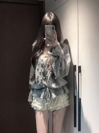 好喜欢针织这镂空毛衣,软糯糯的好舒服啊