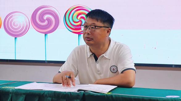 英语组教师开展说课评课#记录校园活动