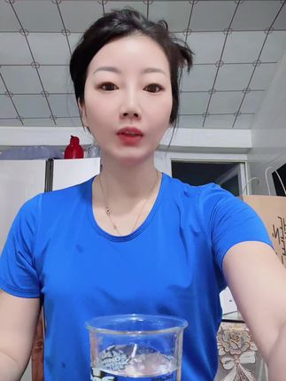每天早上二粒鱼油,坚持吃了20年左右,现在我的状态还是和姑娘时候一样好,所以说保养这件事你只要坚持了就会看见希望!#鱼油#点击下方小黄车购买